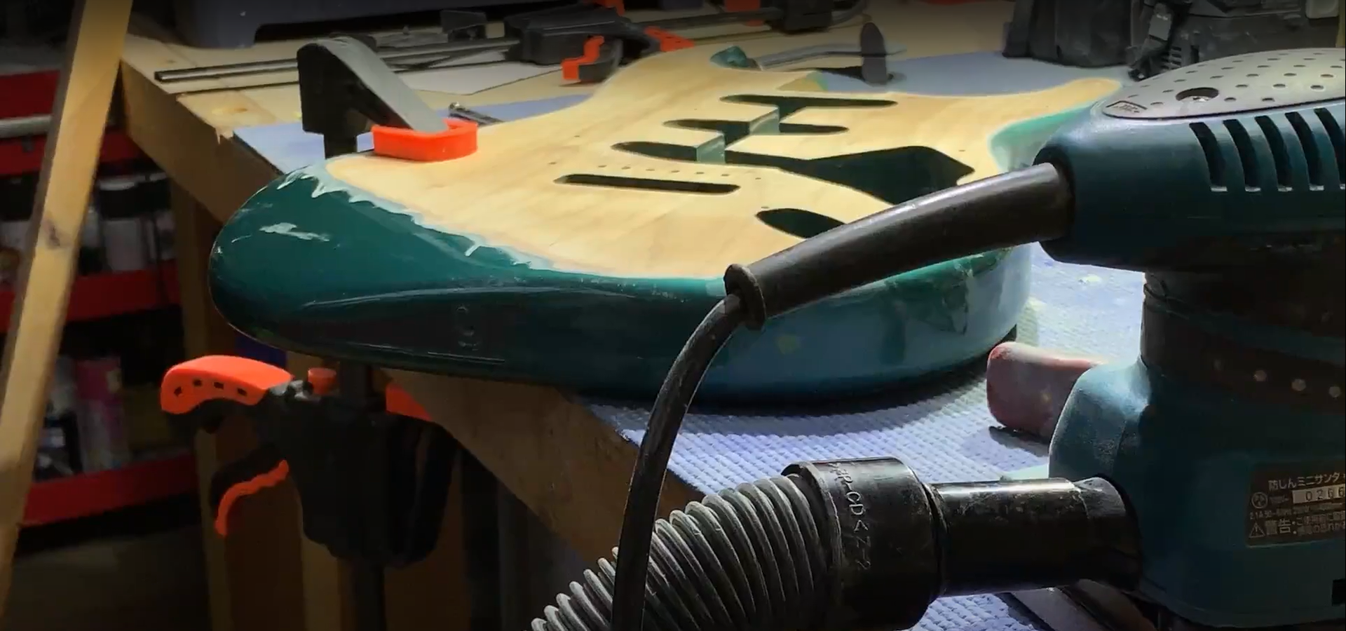 エレキギターの塗装を剥がすのって大変 その方法と時短のための工具は